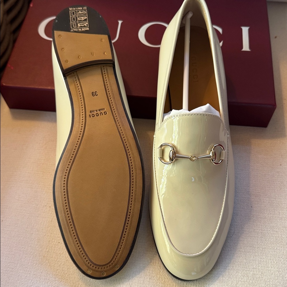 Gucci Ivory Loafers with Gold Detailing - Picture 2 of 4